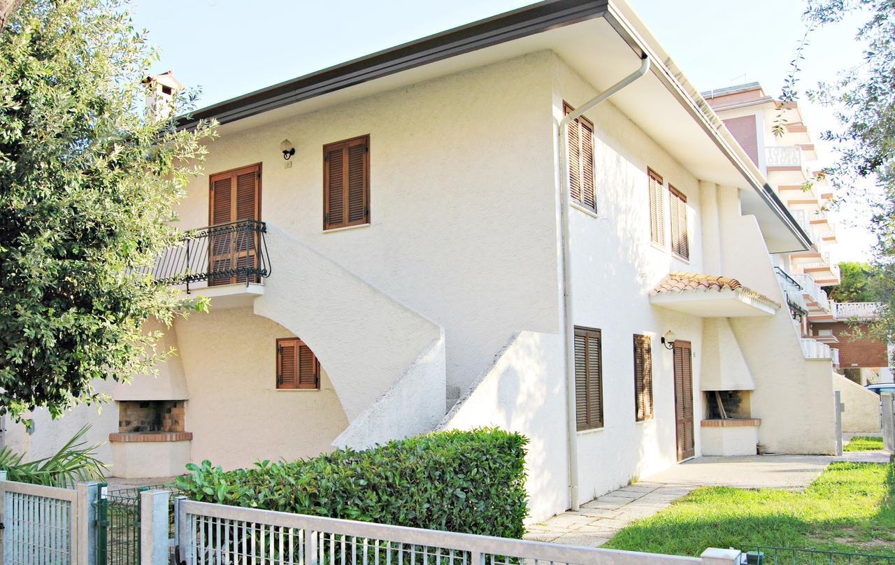 Villa Mery Бибионе Екстериор снимка